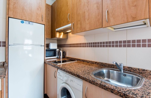 Bailen-Miraflores Apartment | Charming Studio Apartment "Loft" in Good Location with Wi-Fi and Air-Conditioning