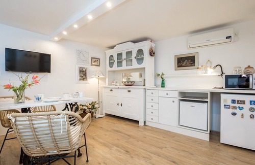 Punat Apartment | Charming Studio apartment at House Rustica with terrace and nearby parking