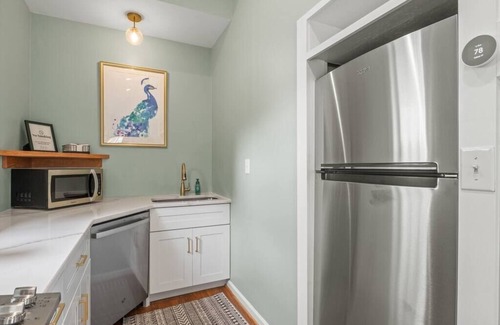 Southwest Raleigh Apartment | Charming Studio Apt in Downtown Raleigh-Walkable location!