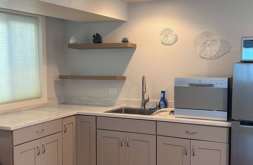 Belmont House | Charming Studio-bedroom house with AC and WiFi in lovely Belmont
