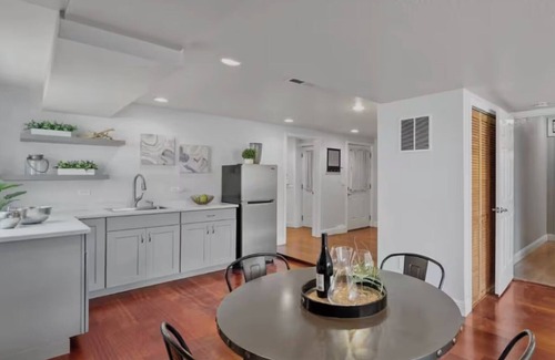 Belmont House | Charming Studio-bedroom house with AC and WiFi in lovely Belmont