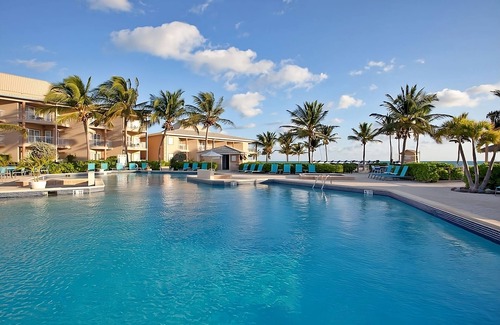 Crystal Harbour Apartment | Charming Studio by the Beach w/Pool Access & Friendly Vibes for a Relaxing Stay