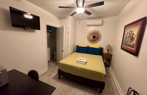 Faubourg Delachaise Apartment | Charming Studio Cabin under Oak tree 2 mins walk to Magazine quiet neighborhood