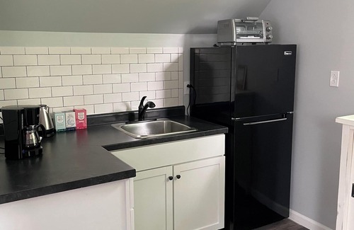 Beechmont Apartment | Charming studio in amazing Louisville with WiFi, AC