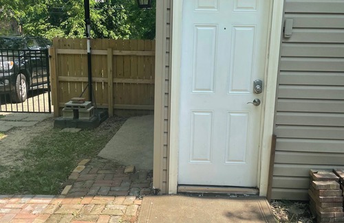Beechmont Apartment | Charming studio in amazing Louisville with WiFi, AC