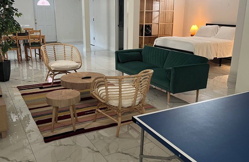 Queens Apartment | Charming studio in brilliant Queens with AC, WiFi