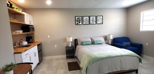 Sarasota House | Charming studio in fabulous University Pines