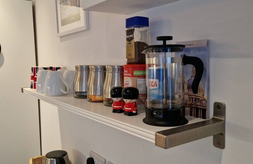Westbourne Apartment | Charming studio in fantastic London near the grand union canal