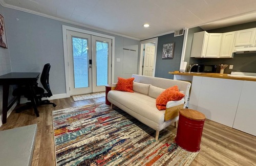 Roxhill Apartment | Charming studio in marvelous Seattle with fenced patio