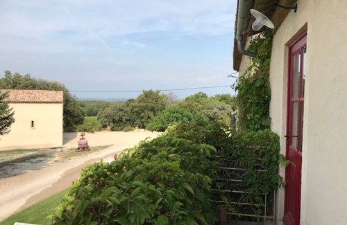 Rognes Apartment | Charming studio in the heart of a Provencal vineyard!