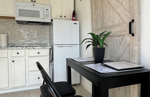 Delray Beach Apartment | Charming studio Near Downtown Delray Beach, Florida.