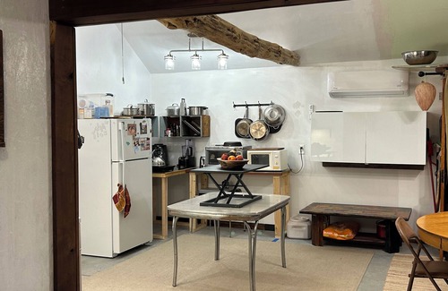Inavale House | Charming studio “Parsonage” behind an old country church