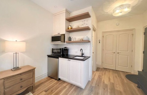 Kitchener House | Charming Studio- Quiet & Private