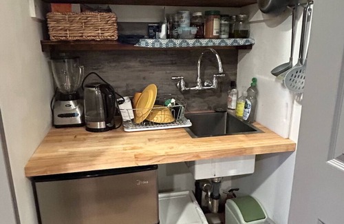 Thousand Oaks Apartment | Charming Studio under Majestic Oaks in Beautiful Country Setting