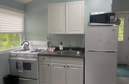 Cape May Court House Apartment | Charming studio in Cape May Court House - perfect for a couples getaway