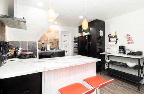 Central City Apartment | Charming Studio in SLC: Perfect Blend of Comfort and Convenience
