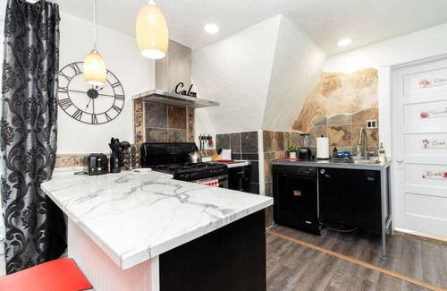 Central City Apartment | Charming Studio in SLC: Perfect Blend of Comfort and Convenience