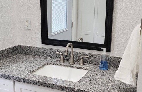 Cedar Ridge Apartment | Charming studio with AC and WiFi in adorable Grass Valley