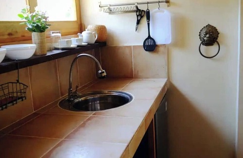Caticlan Apartment | Charming Studio with Kitchen and Air Con – 4 Min Walk to Beach