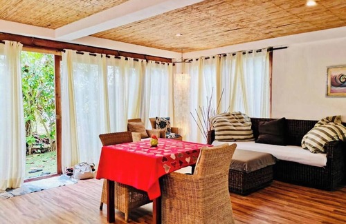 Caticlan Apartment | Charming Studio with Kitchen and Air Con – 4 Min Walk to Beach