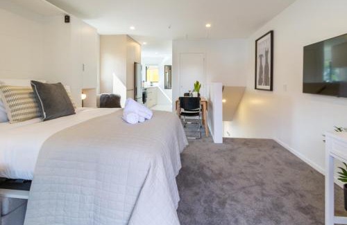 Christchurch City Centre Apartment | Charming Studio with desk space near South City Mall
