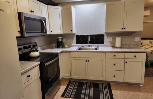 June Lake Apartment | Charming studio with high-speed WiFi and AC in enchanting June Lake