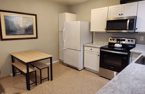 June Lake Apartment | Charming studio with high-speed WiFi and AC in enchanting June Lake