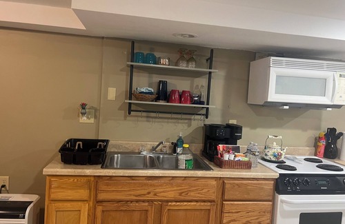 Fairlea Apartment | Charming studio with WiFi/hotub/pool in fabulous Lewisburg