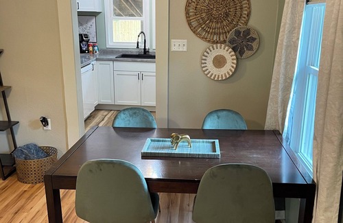 Winfield House | Charming & Stylish 2-bedroom house with free WiFi in Winfield
