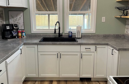 Winfield House | Charming & Stylish 2-bedroom house with free WiFi in Winfield