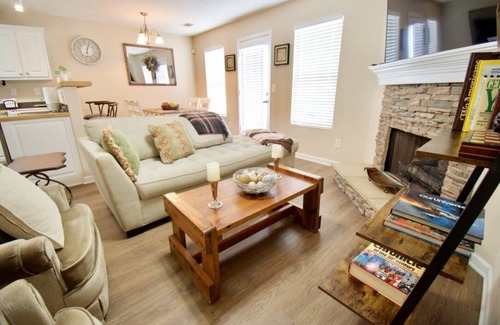 Winder House | Charming, Stylish and Cozy 3 Bedroom Townhouse near Athens