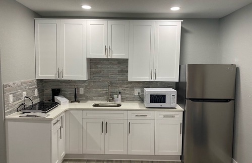 Creekside Apartment | Charming Suite 1B/1B Centrally Located Tampa