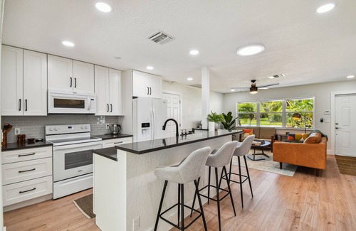 Ocean Ridge House | Charming Sun Drenched 3-bedroom house with WiFi and AC in Boynton Beach
