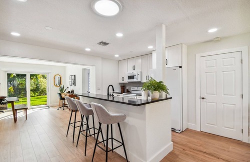 Ocean Ridge House | Charming Sun Drenched 3-bedroom house with WiFi and AC in Boynton Beach