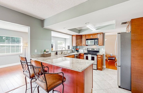 Port Saint Lucie House | Charming & sun-soaked coastal getaway with generous yard, patio, W/D, & AC