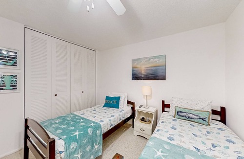 Ormond Beach Condo | Charming sunlit beach condo with pool, patio, W/D, AC, and wonderful ocean views