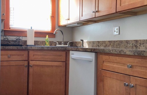 Manchester Apartment | Charming Sunny Space in Historic Manchester, NH