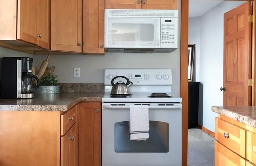 Manchester Apartment | Charming Sunny Space in Historic Manchester, NH