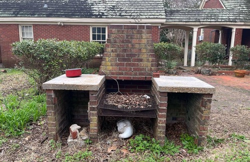 Clarksdale Cottage | Charming, Sunny Studio Cottage walking distance to Downtown!