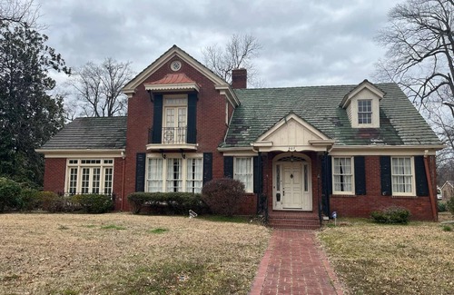 Clarksdale Cottage | Charming, Sunny Studio Cottage walking distance to Downtown!