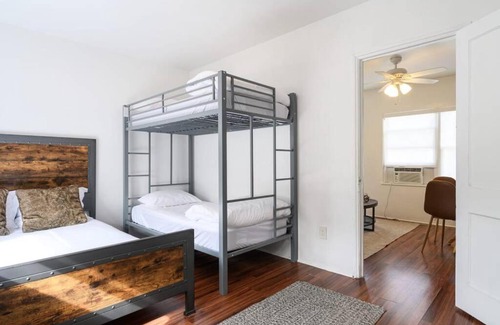 Downtown Hollywood Apartment | Charming Sunset Cove In Hollywood FL Apt2