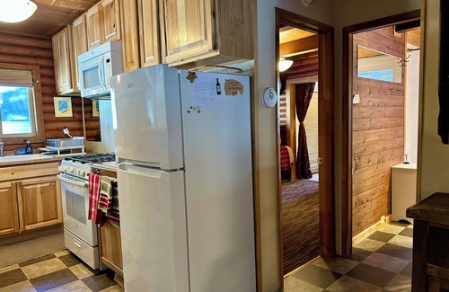 Tahoe Pines Cabin | Charming Tahoe Pines Log Cabin at low elevation. See discounts. Fast internet!