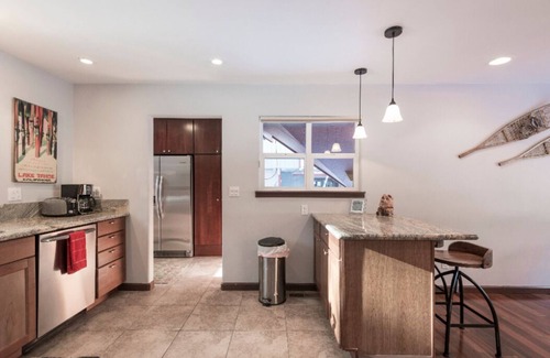 Tahoe Island Cabin | Charming Tahoe Vacation Home 2br/2ba