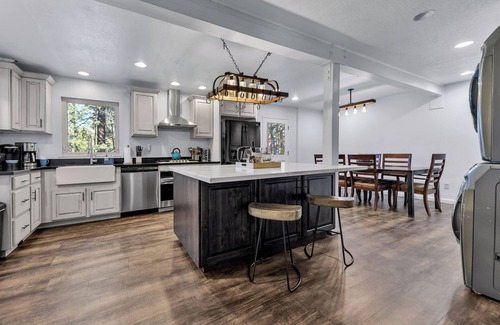 Al Tahoe House | Charming Tahoe Retreat - Hot Tub & Walk to Lake!