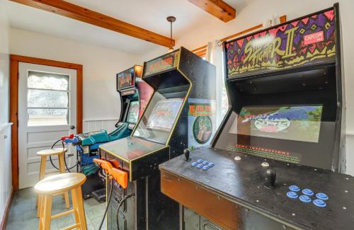 Tannersville House | Charming Tannersville Home with Fire Pit and Deck!