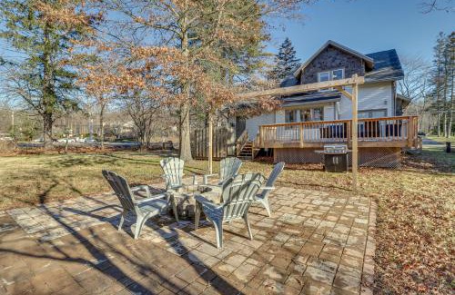 Tannersville House | Charming Tannersville Home with Fire Pit and Deck!