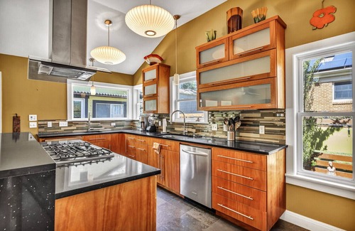 Tarrytown House | Charming Tarrytown 1946 Bungalow Fully Renovated!