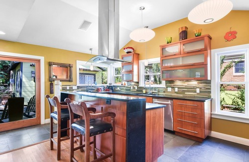 Tarrytown House | Charming Tarrytown 1946 Bungalow Fully Renovated!