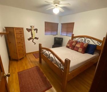 Tarzana House | Charming Tarzana Retreat - Cozy 3 Bedroom Home