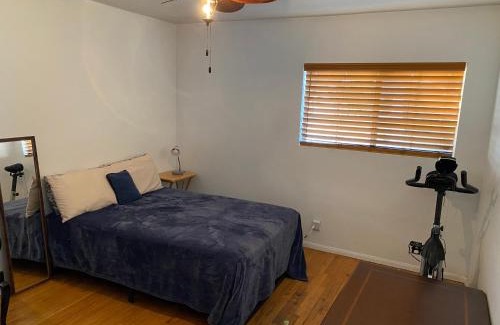 Tarzana House | Charming Tarzana Retreat - Cozy 3 Bedroom Home